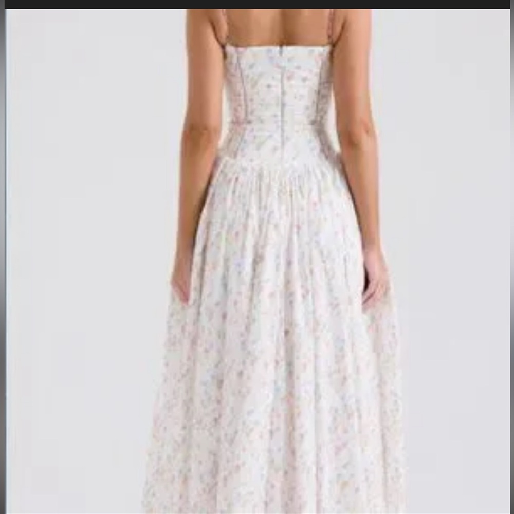 House of CB Ysabella dress in the white posy print - Picture 2 of 5